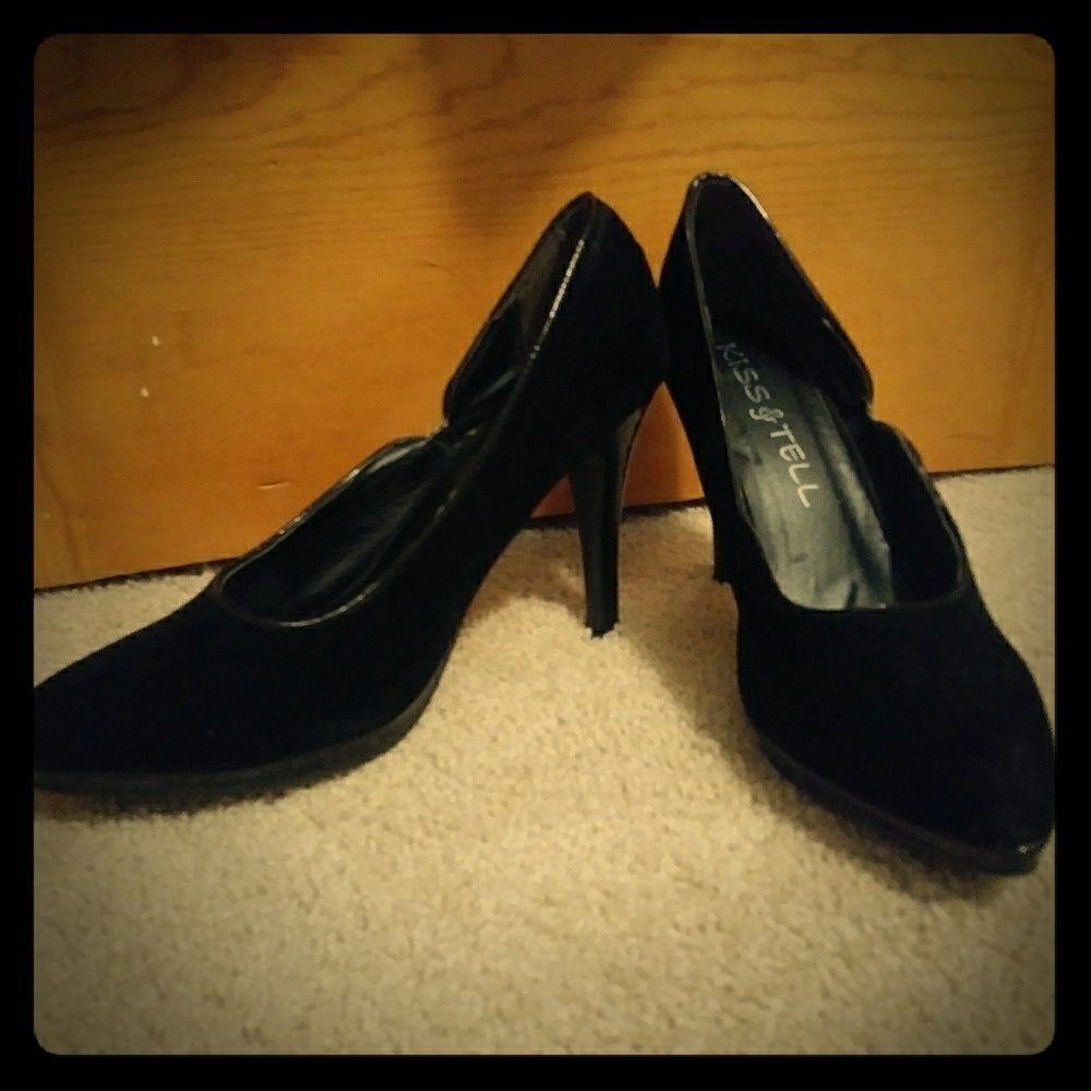 Sz 6.5 black velvet heels